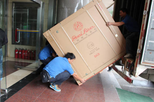 新荣钢琴贵重工艺品无忧运
